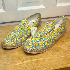 NWT ESpirit Women’s Yellow and Green floral print canvas slip on shoes Size 9.5